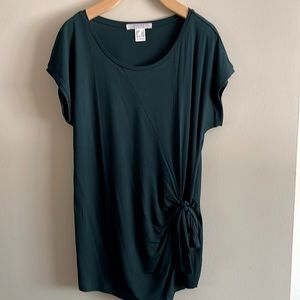 ✨2/15✨ Beautiful emerald green top with side tie, cap sleeves. NWOT.
